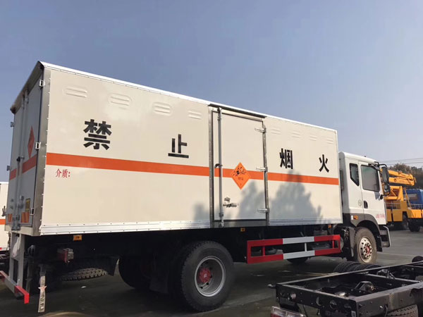 東風(fēng)多利卡D9系列9.99噸炸藥運輸車