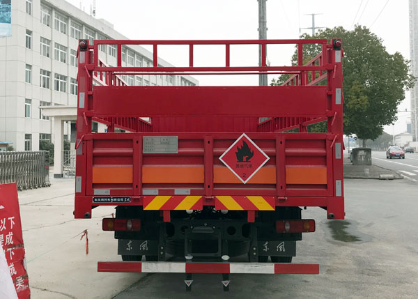 東風(fēng)天錦6.8米9.45噸氣瓶運(yùn)輸車(chē)